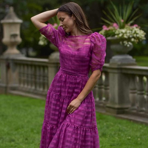 Party dress  with Pinky Plaid Puff Sleeves. Lined dress, zippered back, Size 4-6 - Picture 10 of 11